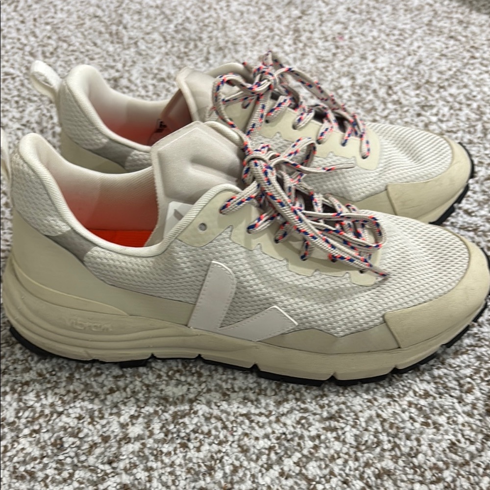 Veja Cream womens 9